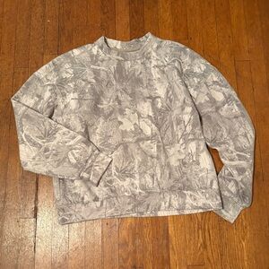 Hollister Men's Gray Patterned Crewneck Sweater